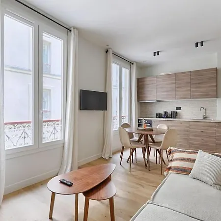 Folie Mericourt Republique 3 : Charming Appartement *