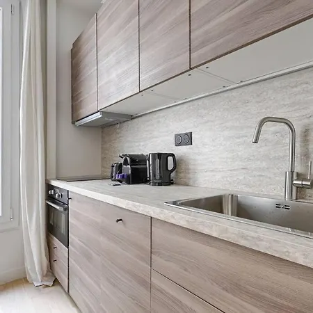 Folie Mericourt Republique 3 : Charming Appartement *